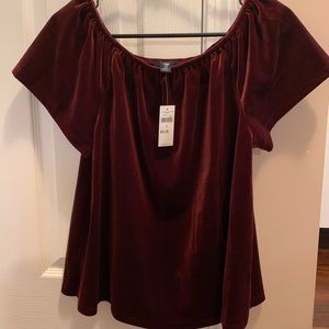 Gap never worn, off the shoulder top. Dark red velvet top. Size Medium.